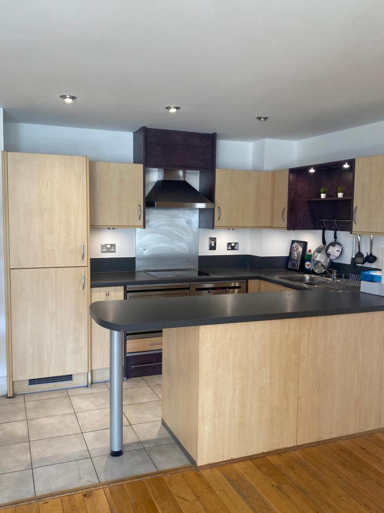 2 Bedroom Flat In Riverside West Лондон Экстерьер фото