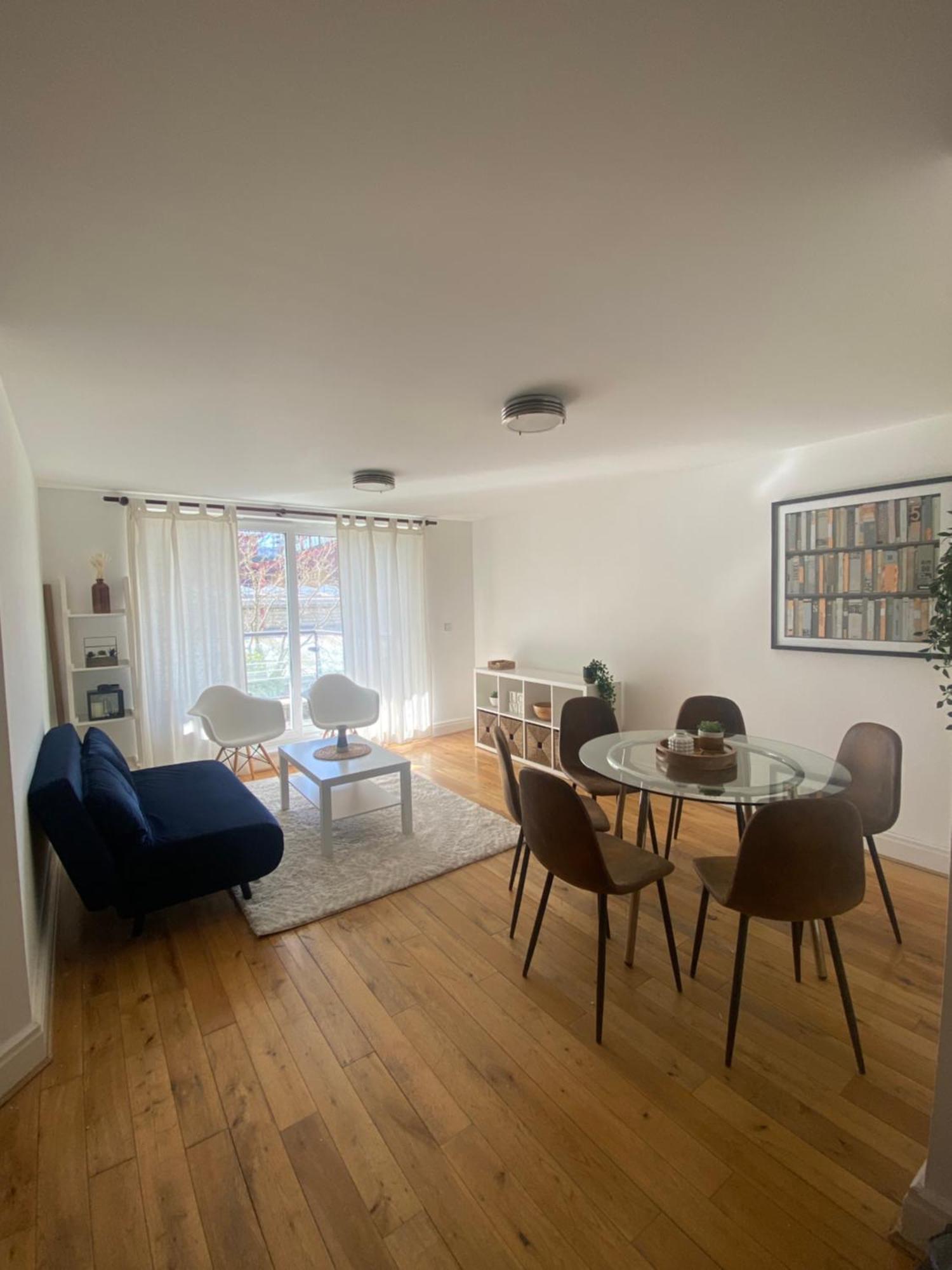 2 Bedroom Flat In Riverside West Лондон Экстерьер фото